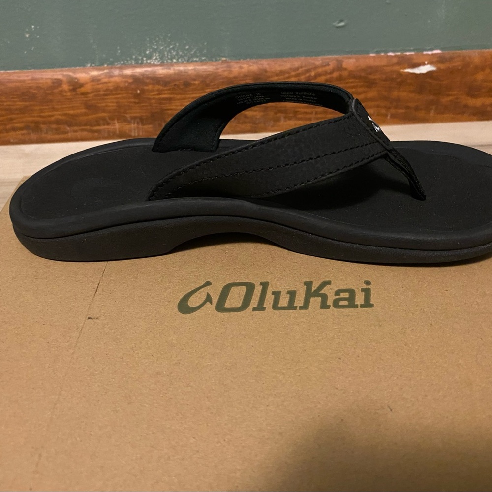 OluKai Black Sandals